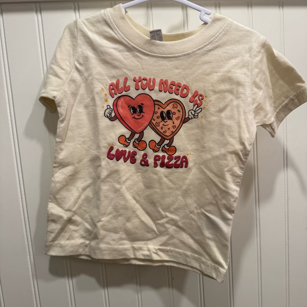 ALL YOU NEED IS LOVE AND PIZZA Cream Kids T-Shirt